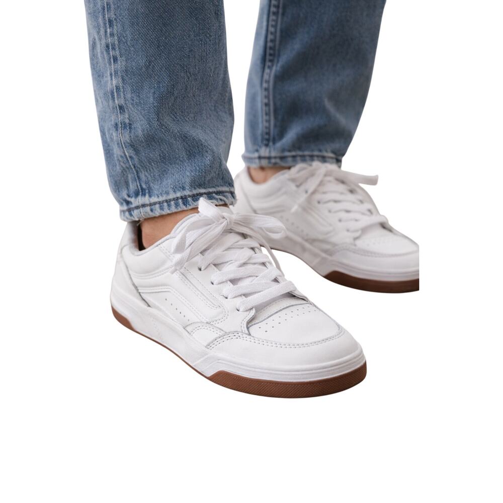 Vans White Low Top Sneakers Gum Sole Size 8 Women / 6.5 Men Classic Skater